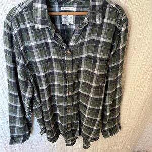 American Eagle Outfitters Dark Green Plaid Shirt
